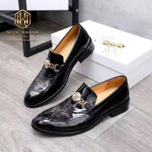 Trang chủ 17 Giay luoi Versace mau den khoa vang hoa tiet hoa GLV09 7 650x650 1