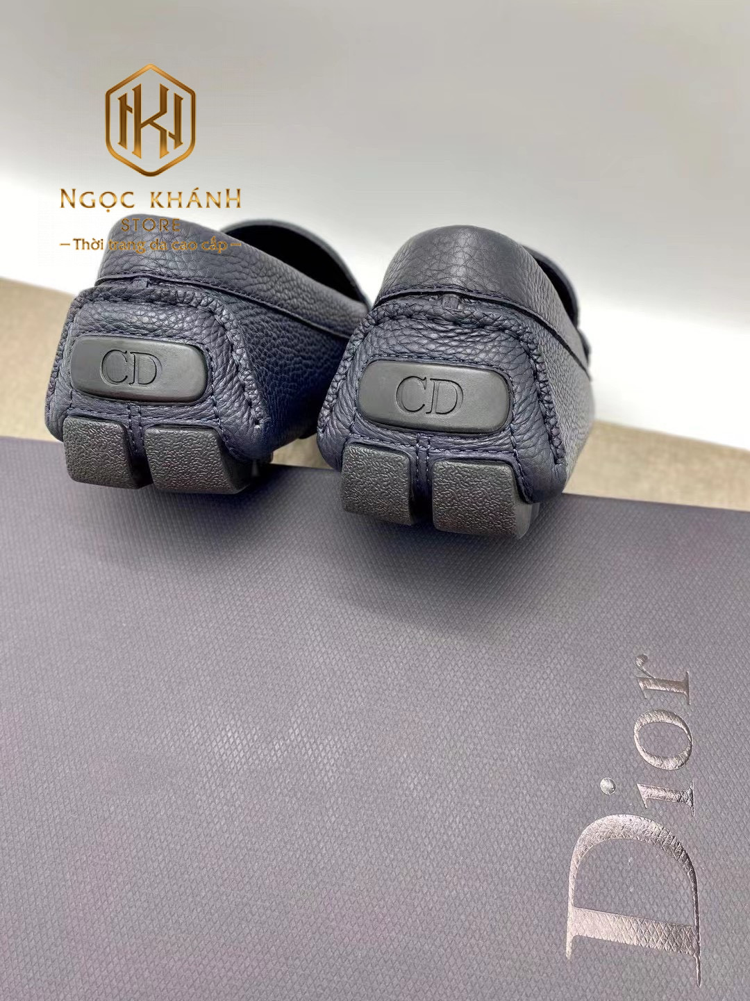 Giay luoi dior da nhan hoa tiet logo tron mau xanh nhat 3