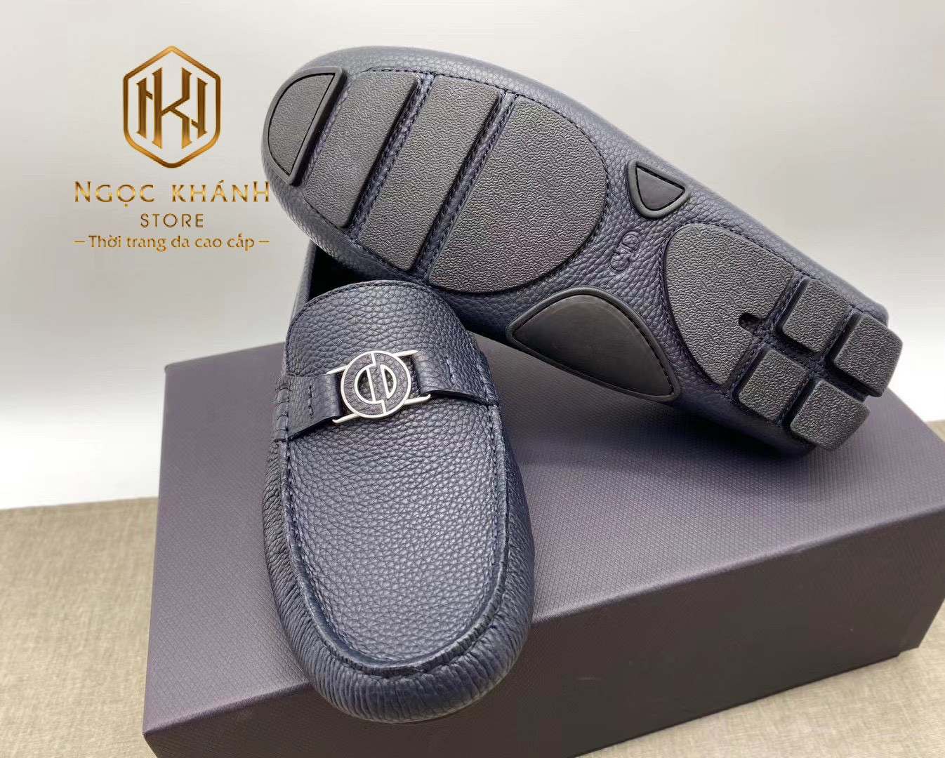 Giay luoi dior da nhan hoa tiet logo tron mau xanh nhat 4