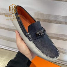 Giay luoi hermes mau trang phoi den hoa tiet khoa 4