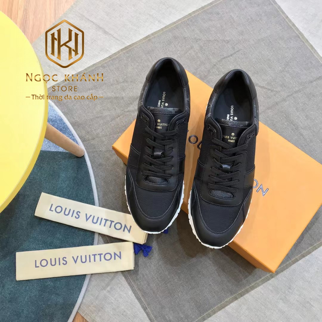 Giay nam Louis vuitton mau den hoa tiet hoa den 1