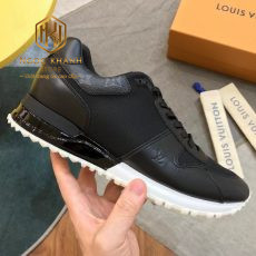 Giay nam Louis vuitton mau den hoa tiet hoa den 7