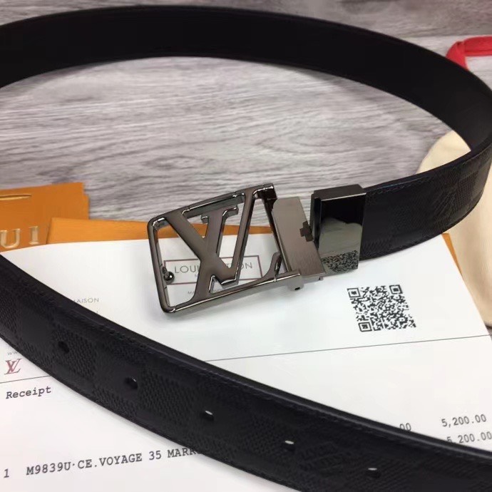 That lung nam louis vuitton caro chim hoa tiet logo long mat khoa mau trang 2