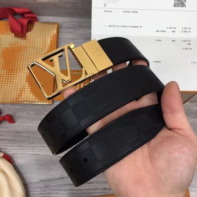 That lung nam louis vuitton caro chim hoa tiet logo long mat khoa mau vang 2