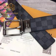 That lung nam louis vuitton caro khoa kim dau vuong day caro den mat trang 5