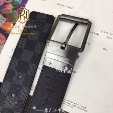 That lung nam louis vuitton caro khoa kim dau vuong day caro den mat trang 7