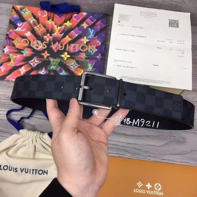 That lung nam louis vuitton caro khoa kim dau vuong day caro xanh mat trang 7