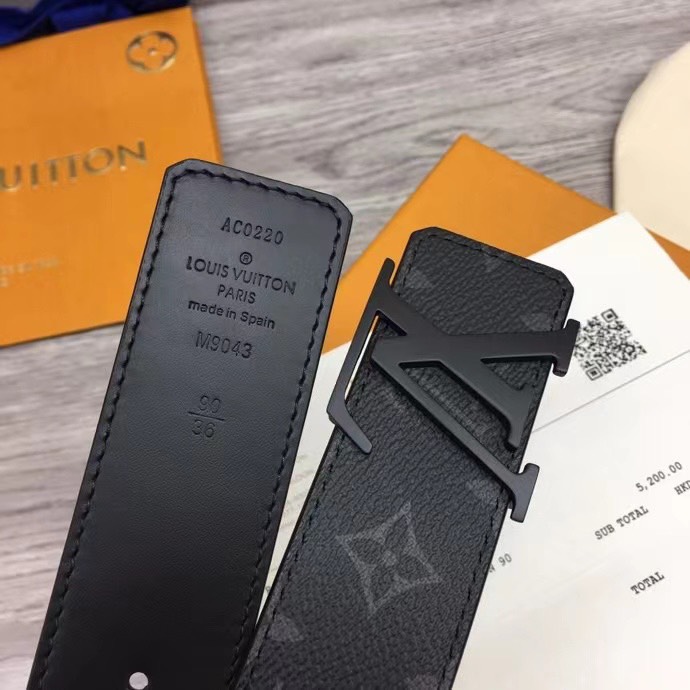 That lung nam louis vuitton hoa den logo bong mat khoa mau den 6