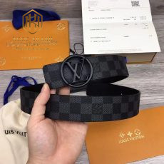 That lung nam louis vuitton hoa tiet caro logo tron day caro den mat den 2