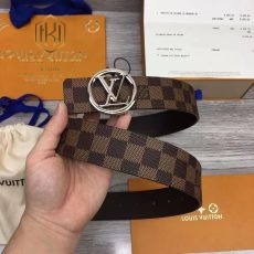 That lung nam louis vuitton hoa tiet caro logo tron day caro nau mat trang 4