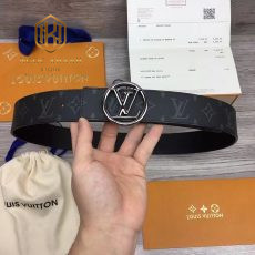 That lung nam louis vuitton hoa tiet hoa logo tron day hoa den mat trang 4