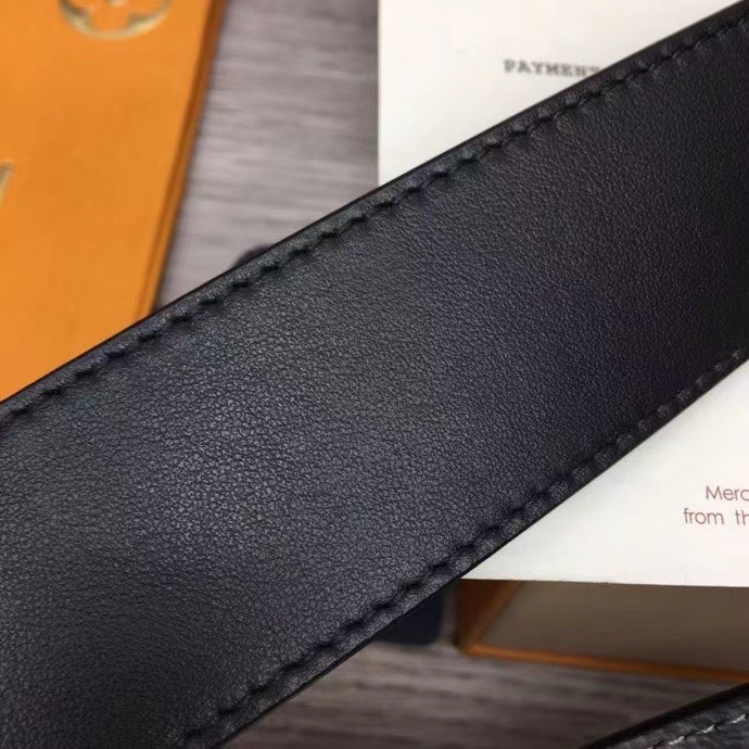 That lung nam louis vuitton hoa tiet hoa logo tron day hoa den mat trang 5