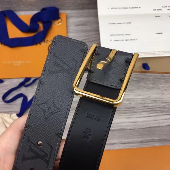 That lung nam louis vuitton hoa xam khoa kim dau vuong vang 3