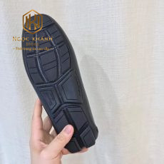 giay luoi Salvatore Ferragamo da tron tag lech mau den 8