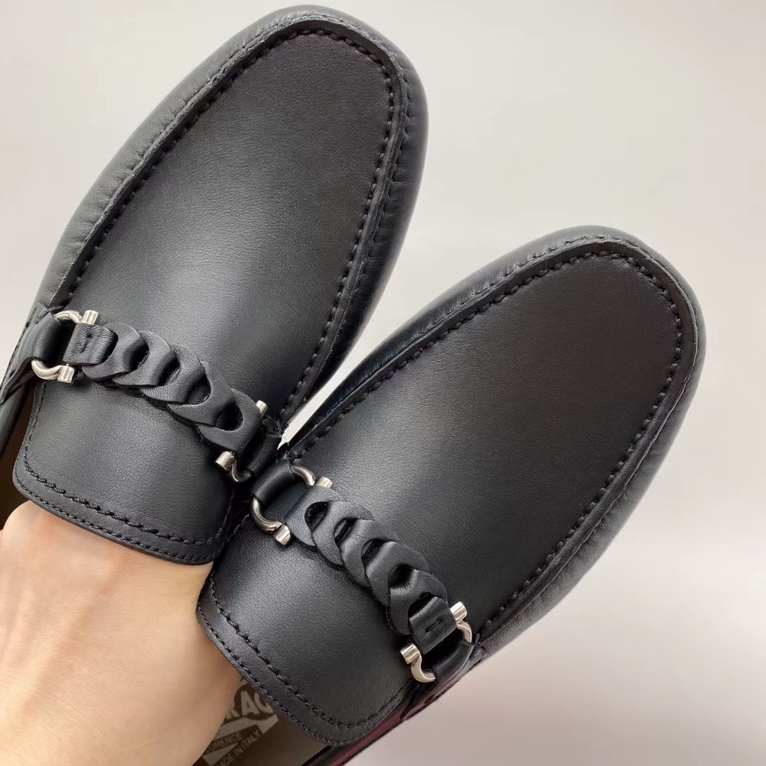 giay luoi Salvatore Ferragamo mau den hoa tiet xich 3