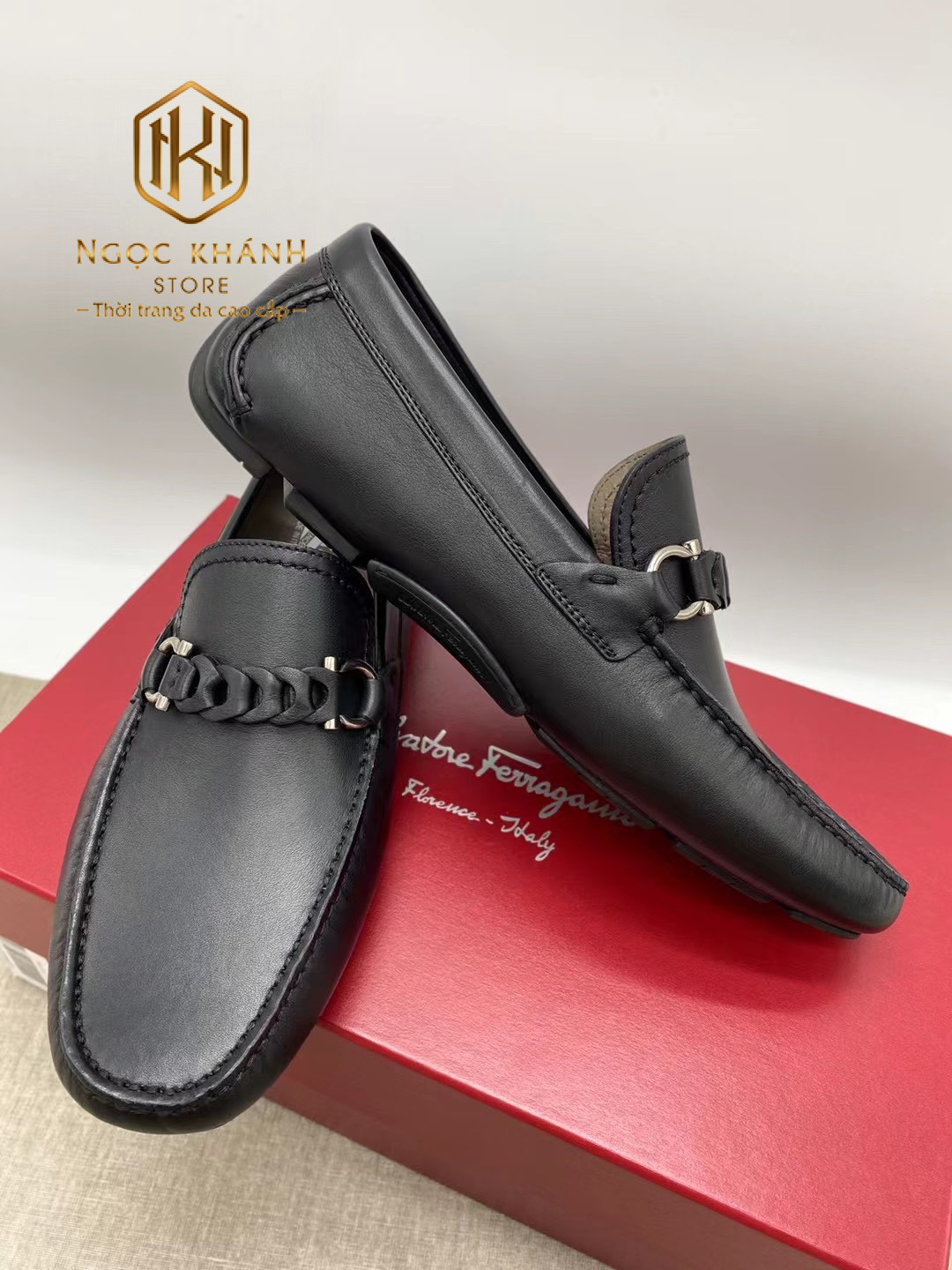 giay luoi Salvatore Ferragamo mau den hoa tiet xich 6