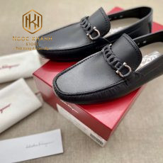 giay luoi Salvatore Ferragamo mau den hoa tiet xich 8