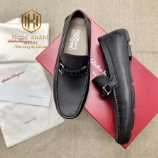 giay luoi Salvatore Ferragamo mau den hoa tiet xich 9