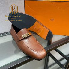 giay luoi hermes de cao mau nau da tron hoa tiet khoa vang mui vuong 4