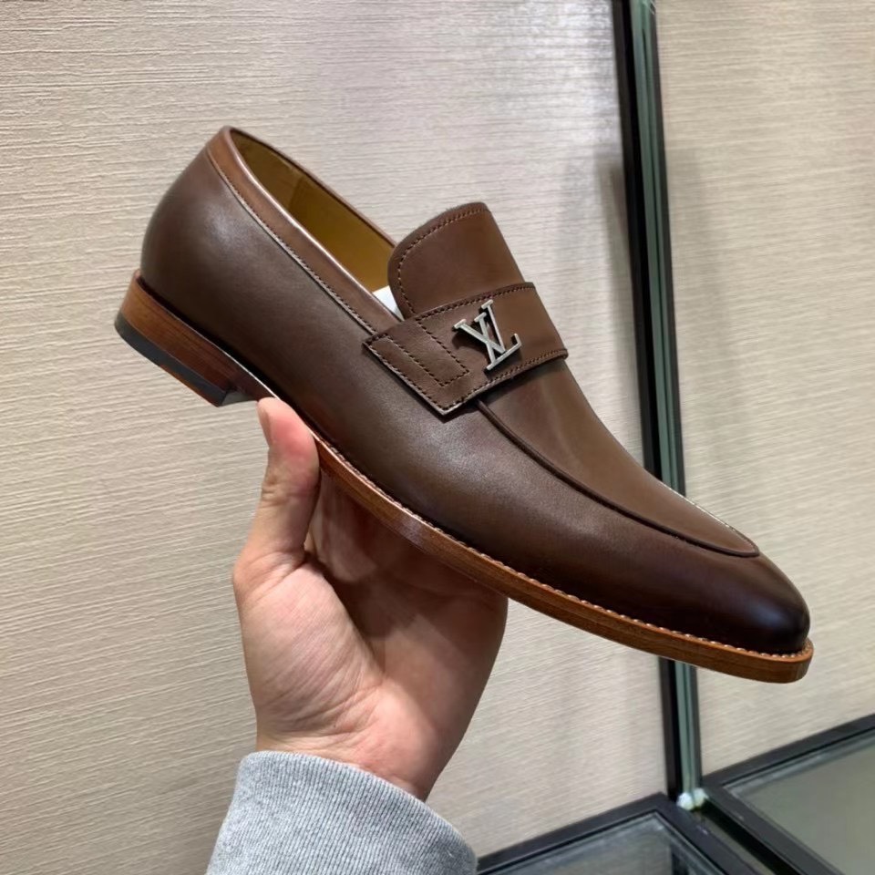 giay luoi louis vuitton mau nau de cao de nau hoa tiet logo lech 4 1