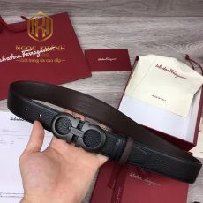 that lung Salvatore Ferragamo da nhan hoa tiet khoa logo khoa den 3