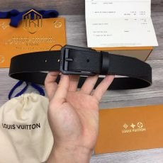 that lung Salvatore Ferragamo da nhan hoa tiet khoa logo khoa den 7