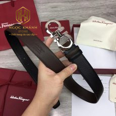 that lung Salvatore Ferragamo da nhan hoa tiet khoa logo khoa trang 3