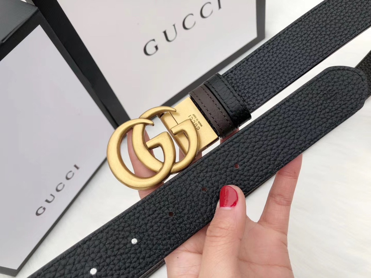 that lung nam gucci day hai mat hoa tiet logo khoa vang 4