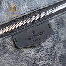 Ba lo louis vuitton hoa tiet caro den dang tron 18