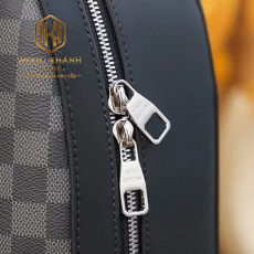 Ba lo louis vuitton hoa tiet caro den dang tron 9