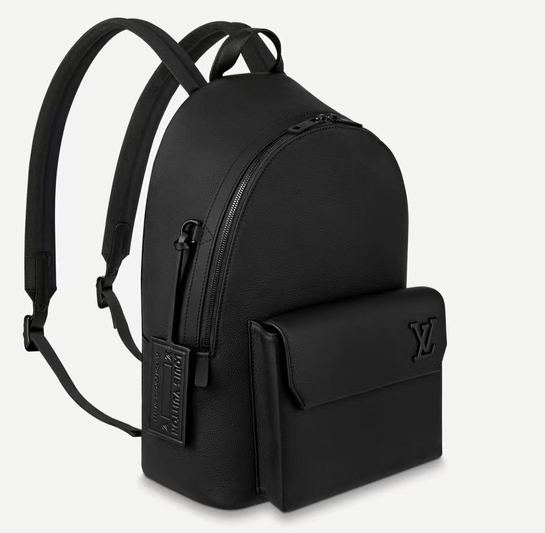 Ba lo louis vuitton hoa tiet logo phia truoc mau den 7