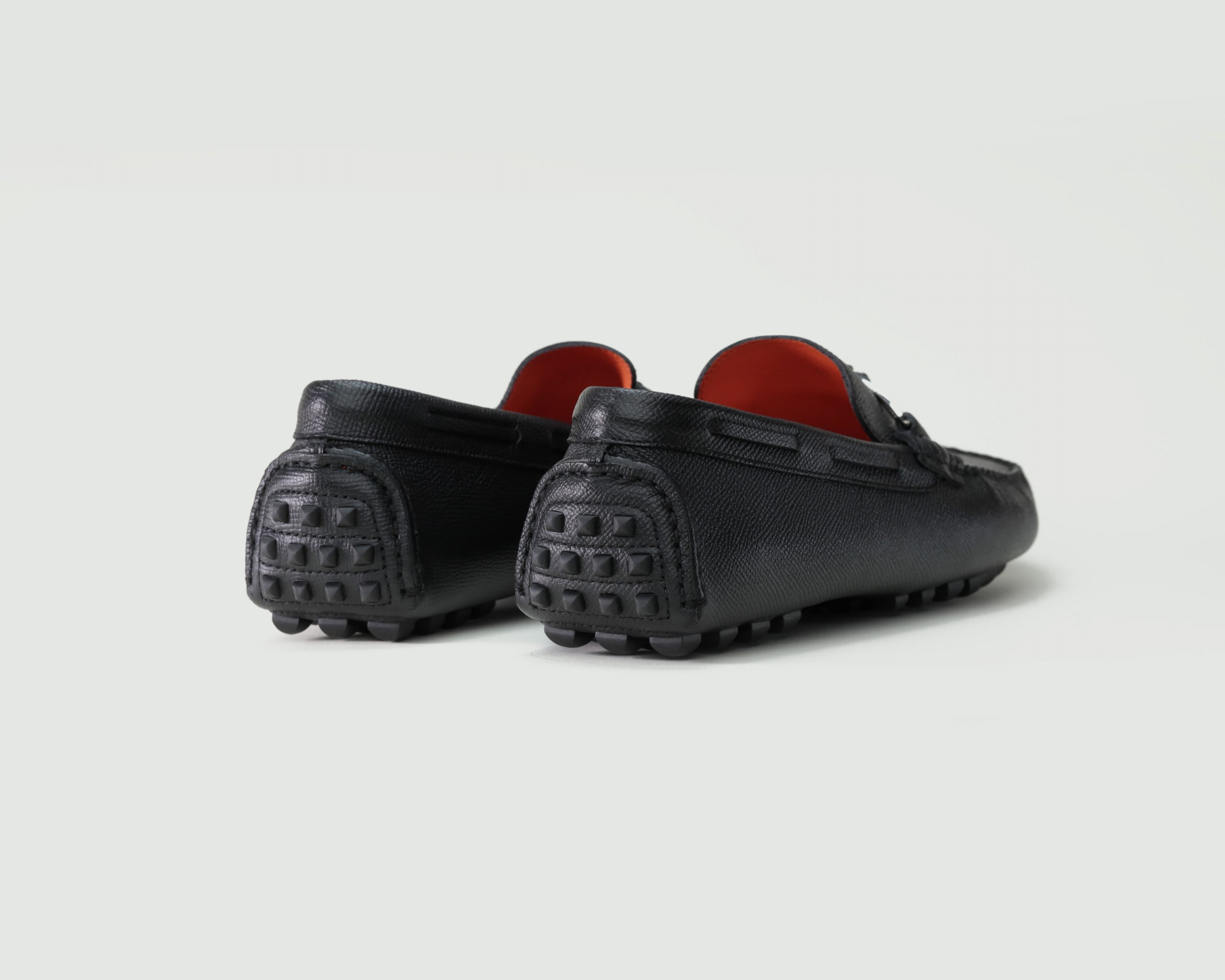 Giay luoi hermes mau den long cam hoa tiet khoa lech da taiga 2 scaled