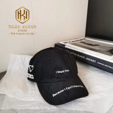 Mu nam Prada hoa tiet chu theu mau den 1