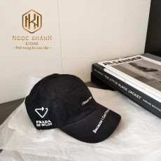 Mu nam Prada hoa tiet chu theu mau den 2