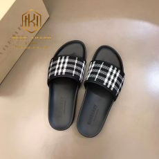 dep nam Burberry quai ngang hoa tiet ke truyen thong mau den 6