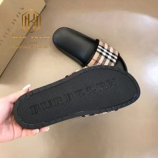 dep nam Burberry quai ngang hoa tiet ke truyen thong mau vang 3