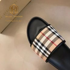 dep nam Burberry quai ngang hoa tiet ke truyen thong mau vang 8