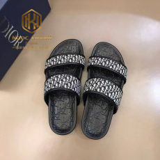 dep nam dior hoa tiet chu mau trang hai quai 1