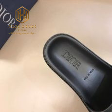 dep nam dior mau den da tron hoa tiet logo vang quai ngang 3