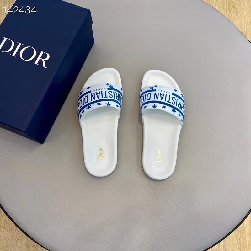 dep nam dior quai ngang mau trang hoa tiet chu 1