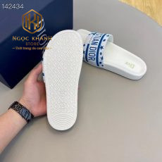 dep nam dior quai ngang mau trang hoa tiet chu 3