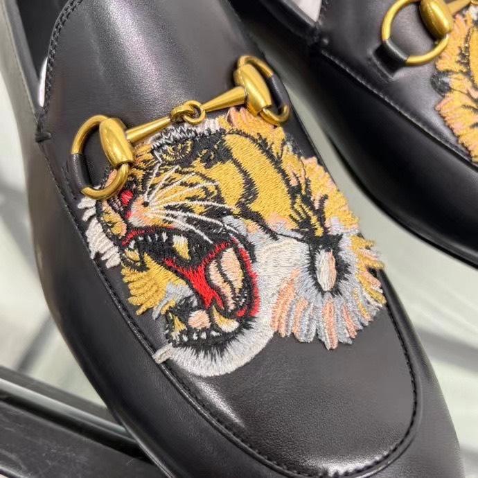 giay luoi gucci de cao hoa tiet ho mau den 9