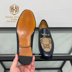 giay luoi nam gucci de cao hoa tiet khoa vang dap logo mau den 2