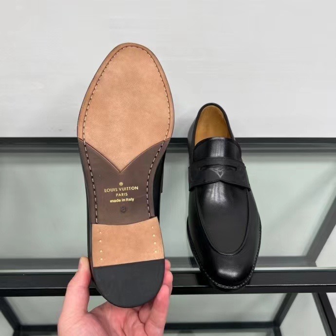 GIÀY LƯỜI NAM LOUIS VUITTON ĐẾ CAO DA TRƠN TAG HOA CHÌM GLLV28 12 giay luoi nam louis vuitton de cao da tron tag hoa chim mau den 3