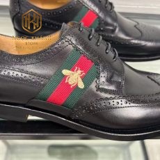 giay nam gucci mau den ke do theu ong 2