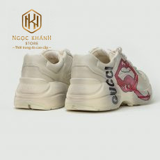 giay nam gucci rhyton mau trang hoa tiet chu moi 2