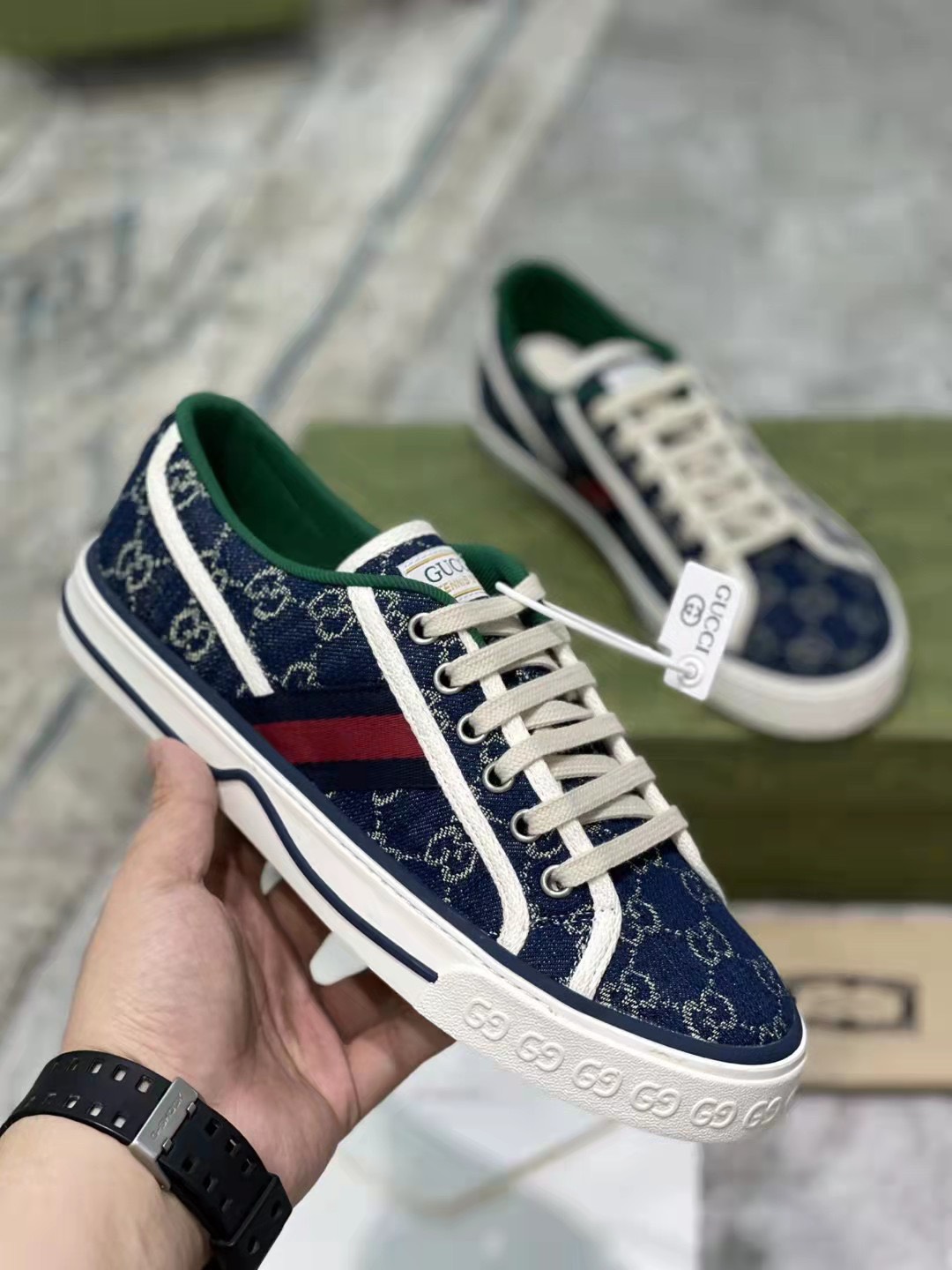 giay nam gucci the thao dap logo ke vien do mau xanh 6