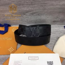 that lung nam Louis Vuitton caro chim hoa tiet logo khac chu mat den 3