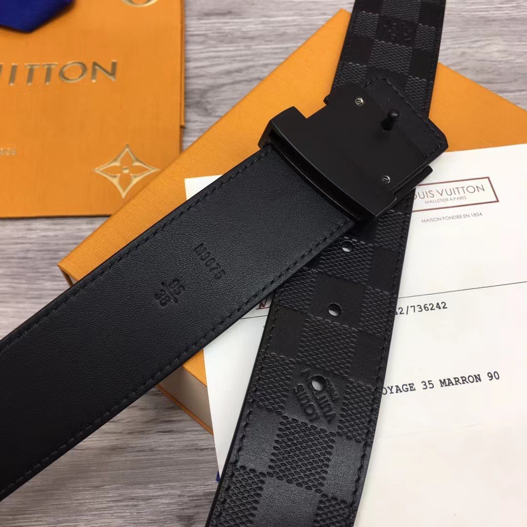 that lung nam Louis Vuitton caro chim hoa tiet logo khac chu mat den 4