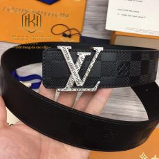 that lung nam Louis Vuitton caro chim hoa tiet logo khac chu mat trang 1